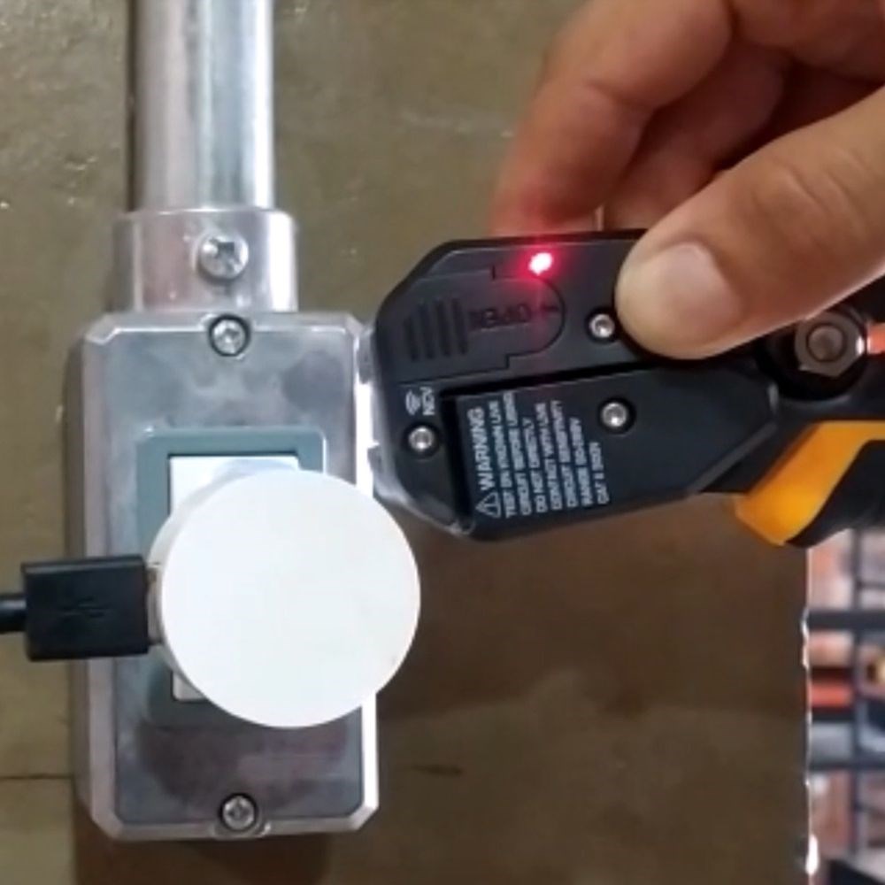 ALICATE AUTOMÁTICO 4 EM 1 PARA ELETRICISTA - DETECTOR DE TENSÃO INGCO 8.1/4’’  -  COD. HWSP102429