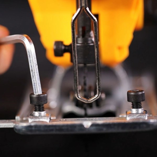 SERRA TICO-TICO INGCO À BATERIA ÍON-LÍTIO 20V - COD. CJSLI8501